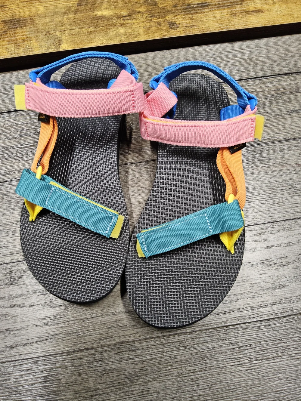 NWOT Womens size 8 Teva Colorblock Sandals